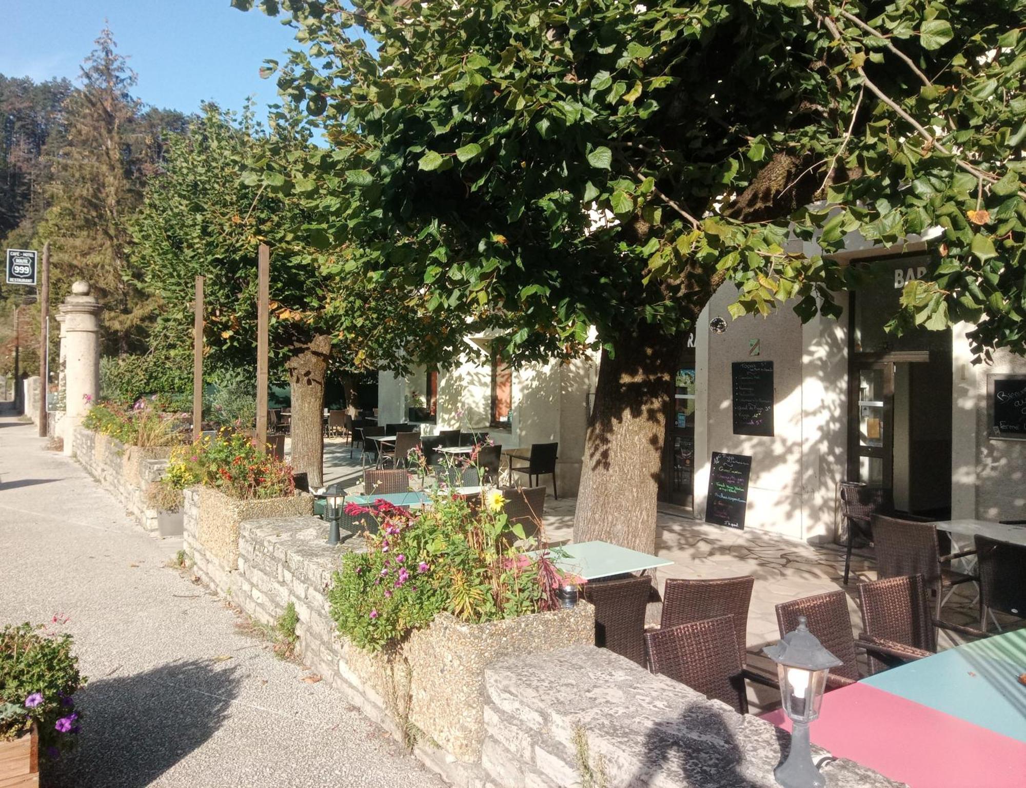 Route 999 Hotel Alzon Eksteriør billede